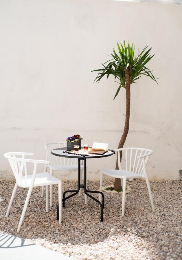 Patio Apartment Near Metro & Acropolis Athens Exterior photo